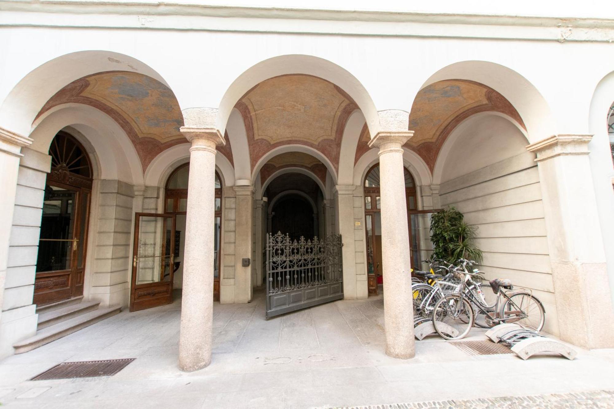 Luxury Apartment Near Duomo Italia 38 밀라노 외부 사진